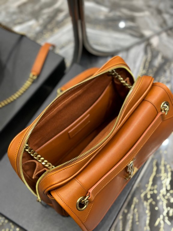 Spot SecondsNIKI_New Camera BagCrossbody BagPremium metal logo design Retro sophistication played to the fullest.Italian customized vegetable tanned leather with gold chain, never out of fashion with the front flap and z