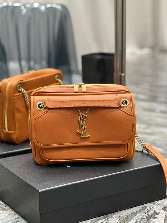 Spot SecondsNIKI_New Camera BagCrossbody BagPremium metal logo design Retro sophistication played to the fullest.Italian customized vegetable tanned leather with gold chain, never out of fashion with the front flap and z