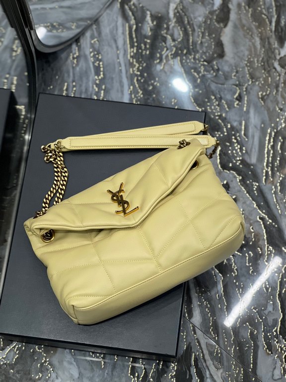 [In stock in secondsLight yellow with gold buttons-            Size 29x17x11cmModel 577476