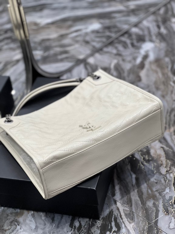 [In stock in seconds]                  _Imported Italian scrunch oil wax cowhide leather, all black metal logo, very exquisite craftsmanship! The middle of the bag has a magnetic suction buckle, to protect the safety of 