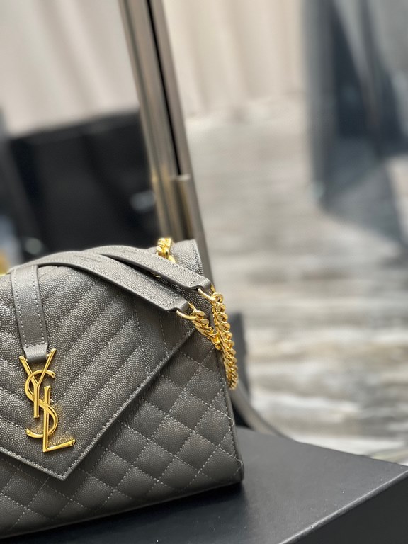 [In stock in seconds]#Envelope# Gray with Gold BuckleMedium grain embossed quilted leather envelope bagClassic is timeless, beautiful out of the sky V grain quilted diamond caviar pattern, Italian cowhide with eye-catchi