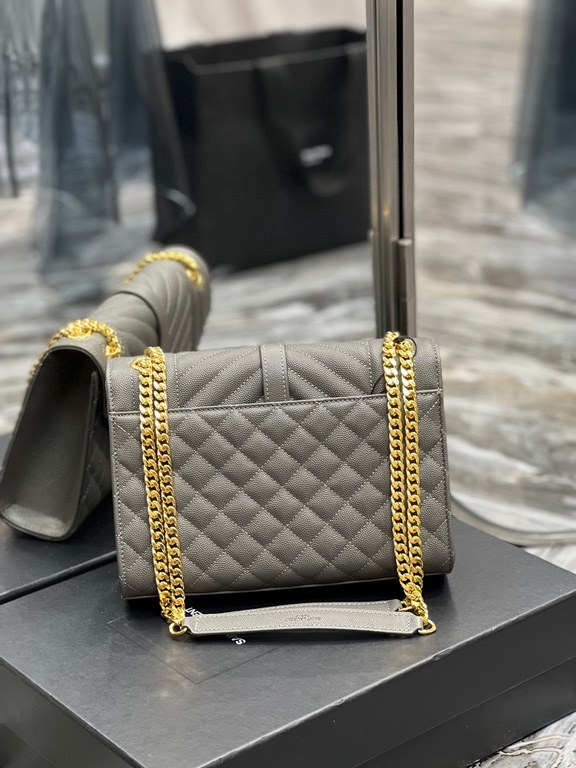 [In stock in seconds]#Envelope# Gray with Gold BuckleMedium grain embossed quilted leather envelope bagClassic is timeless, beautiful out of the sky V grain quilted diamond caviar pattern, Italian cowhide with eye-catchi