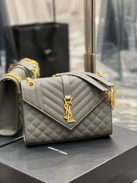 [In stock in seconds]#Envelope# Gray with Gold BuckleMedium grain embossed quilted leather envelope bagClassic is timeless, beautiful out of the sky V grain quilted diamond caviar pattern, Italian cowhide with eye-catchi