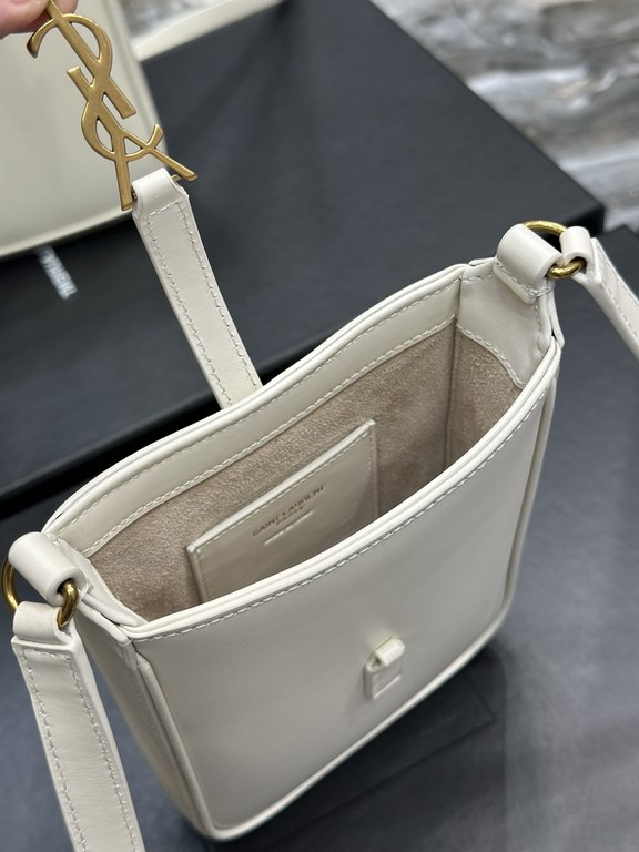 [White]LE 5A7 Series New Member_Mobile Phone Bag Wall breaks recommend this mini cell phone bag For the fashionable elite who have visited countless bags Amway this design is exquisite and small Easy to concave shape    