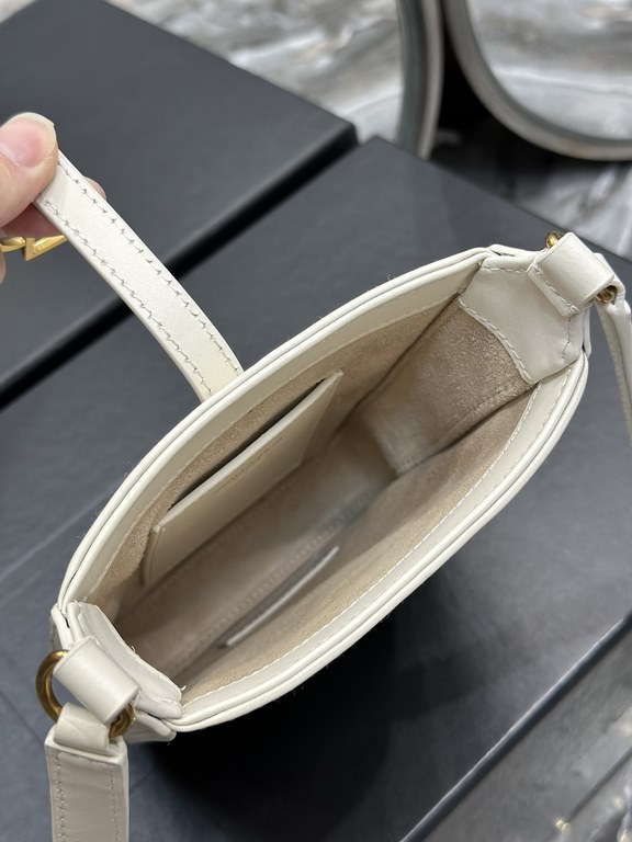 [White]LE 5A7 Series New Member_Mobile Phone Bag Wall breaks recommend this mini cell phone bag For the fashionable elite who have visited countless bags Amway this design is exquisite and small Easy to concave shape    