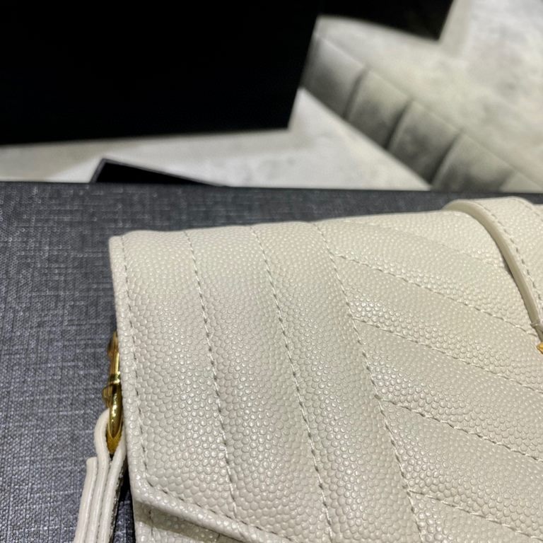 [In-stock seconds]        _ Caviar Clutch with Removable Wrist Strap, Wearable Caviar Pattern. 100% imported calf leather, grosgrain lining, flat pocket inside the bag! A must-have item for going out! Very, very versatil