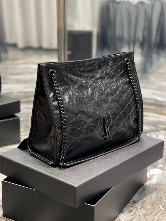 [In stock in seconds]                  _Imported Italian scrunch oil wax cowhide leather, all black metal logo, very exquisite craftsmanship! The middle of the bag has a magnetic suction buckle, to protect the safety of 