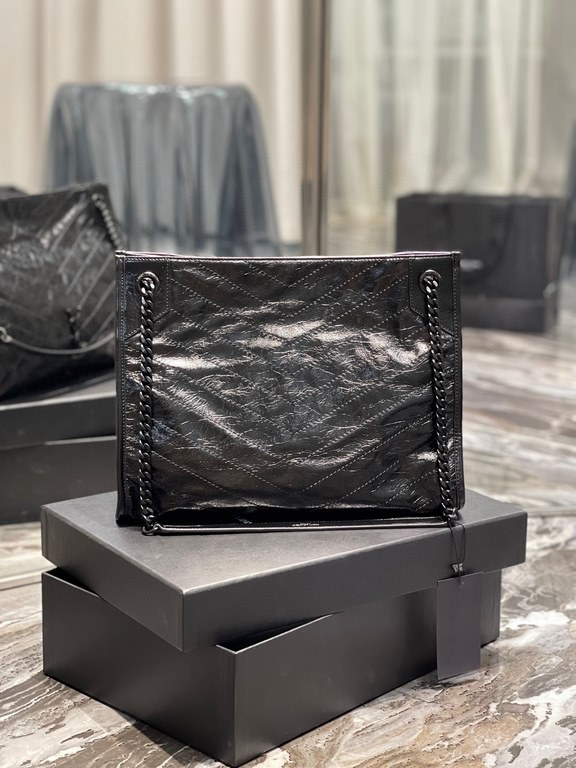 [In stock in seconds]                  _Imported Italian scrunch oil wax cowhide leather, all black metal logo, very exquisite craftsmanship! The middle of the bag has a magnetic suction buckle, to protect the safety of 