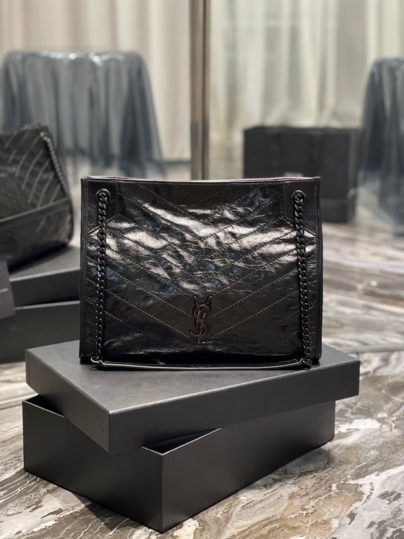 [In stock in seconds]                  _Imported Italian scrunch oil wax cowhide leather, all black metal logo, very exquisite craftsmanship! The middle of the bag has a magnetic suction buckle, to protect the safety of 