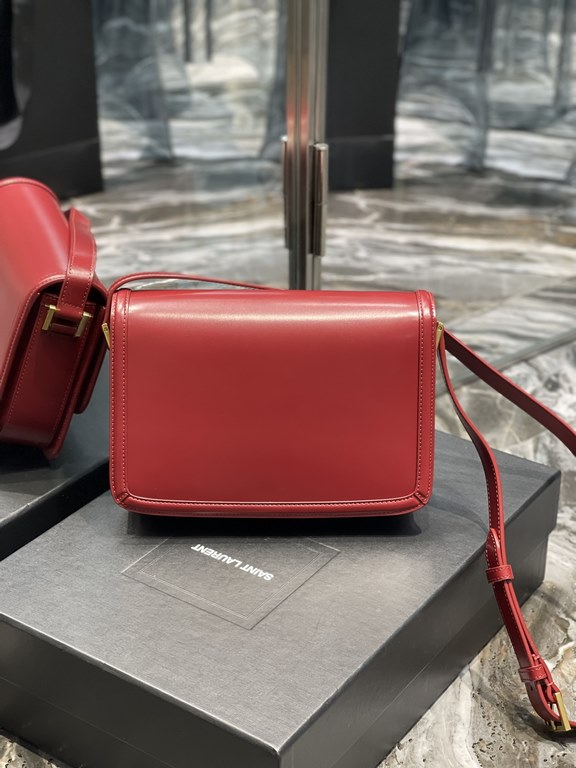 ]Date Red Gold Buckle_23cmMust fire models, not yet listed on the attack on the entire fashion circle, nostalgic left bank, inspired by the Paris left bank street name Rue De Solferino for the name! The bag is made of or