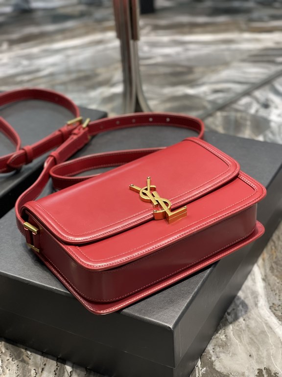 ]Date Red Gold Buckle_23cmMust fire models, not yet listed on the attack on the entire fashion circle, nostalgic left bank, inspired by the Paris left bank street name Rue De Solferino for the name! The bag is made of or