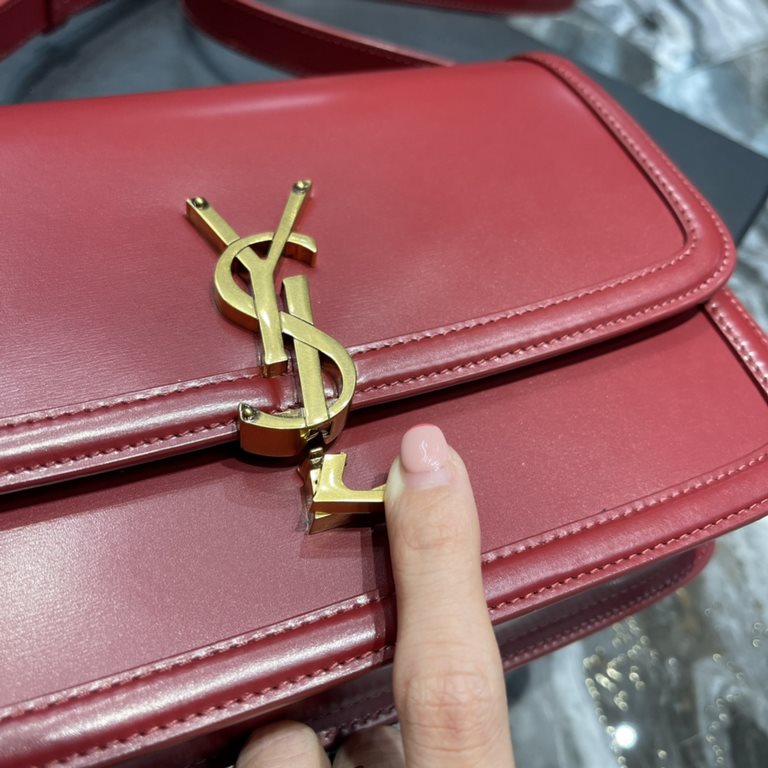 ]Date Red Gold Buckle_23cmMust fire models, not yet listed on the attack on the entire fashion circle, nostalgic left bank, inspired by the Paris left bank street name Rue De Solferino for the name! The bag is made of or