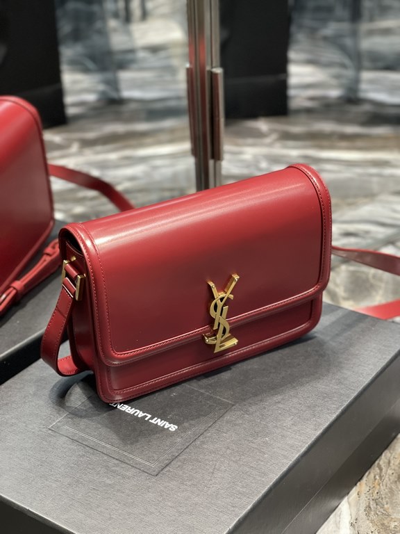 ]Date Red Gold Buckle_23cmMust fire models, not yet listed on the attack on the entire fashion circle, nostalgic left bank, inspired by the Paris left bank street name Rue De Solferino for the name! The bag is made of or