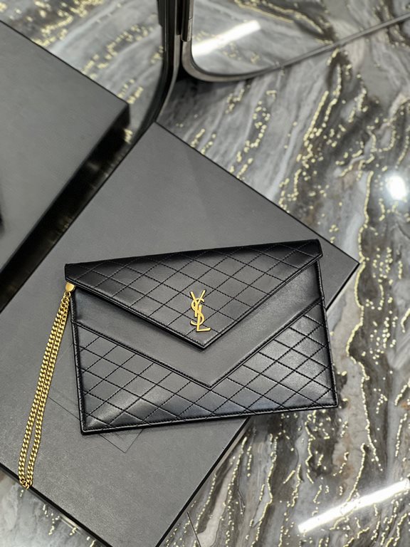 [In Stock Seconds]Gaby Quilted Envelope Clutch Bag _Simple and generousclean appearance at a glance especially handsome especially cool!The whole bag inside and outside are carefully crafted with imported Italian lambski