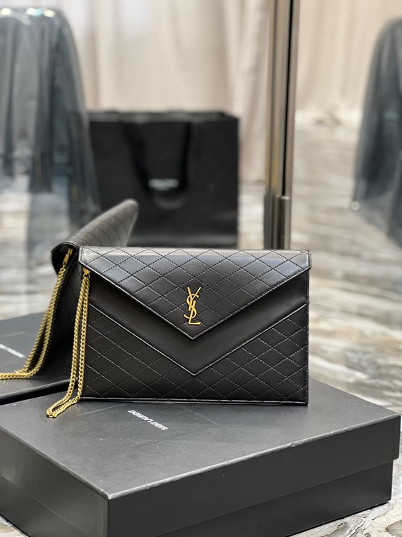 [In Stock Seconds]Gaby Quilted Envelope Clutch Bag _Simple and generousclean appearance at a glance especially handsome especially cool!The whole bag inside and outside are carefully crafted with imported Italian lambski