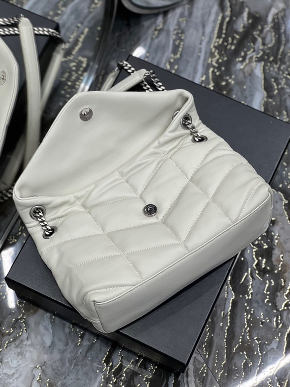 [In stock in secondsWhite with silver buckle-            Size 29x17x11cmModel 577476