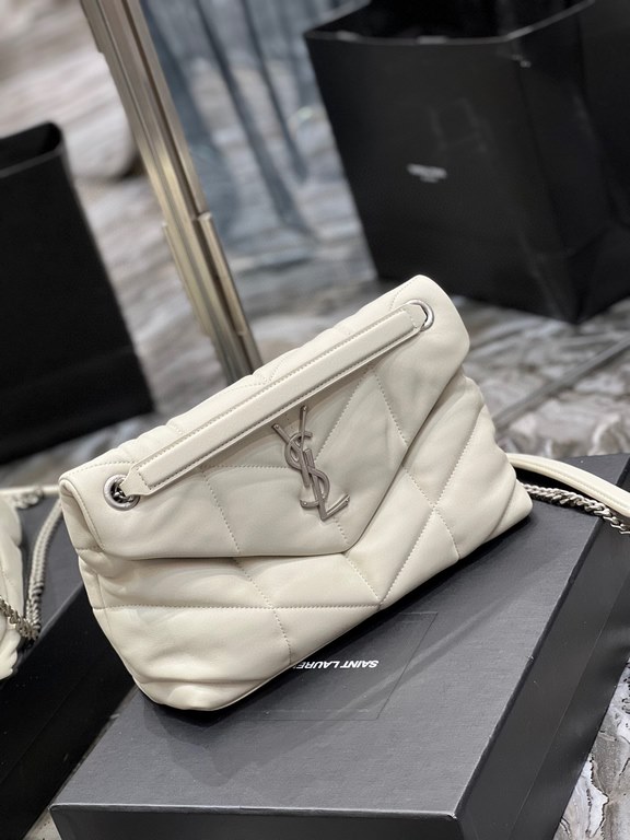 [In stock in secondsWhite with silver buckle-            Size 29x17x11cmModel 577476