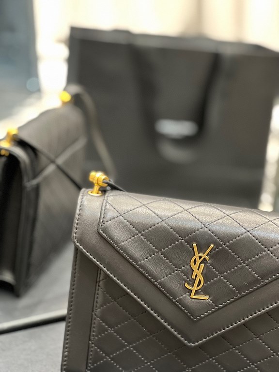 [In stock in seconds]GABY mini_ quilted grain envelope bag, using Italian lambskin, full leather inside and out, with fine handmade carefully, exclusive custom metal Y family logo highlights the personality, flap design 