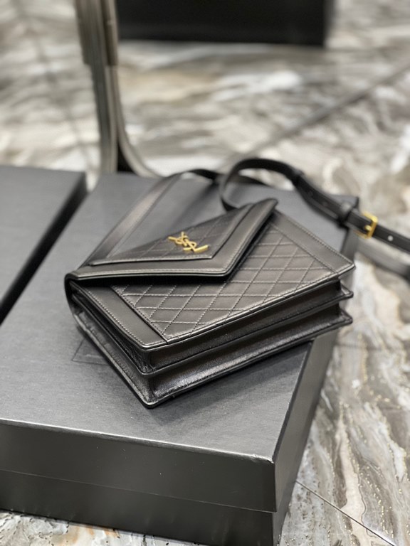 [In stock in seconds]GABY mini_ quilted grain envelope bag, using Italian lambskin, full leather inside and out, with fine handmade carefully, exclusive custom metal Y family logo highlights the personality, flap design 