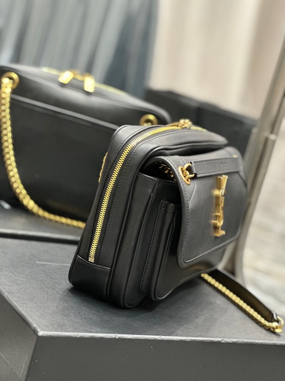 Spot SecondsNIKI_New Camera BagCrossbody BagPremium metal logo design Vintage sophistication played to the fullest.Italian customized smooth calf leather with gold chain, never out of date with the front flap and zipper 