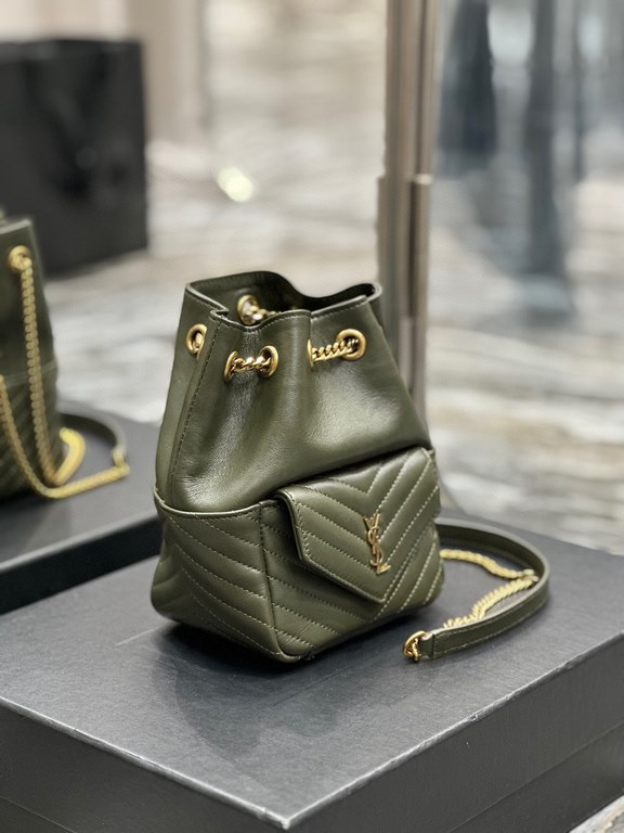 [Spot Seconds]JOE_Counter latest V-shaped quilted mini bucket bag new arrival! It is the little cutie that can be held in the palm of your hand! The whole bag is carefully sewn with original lambskin leather, which feels