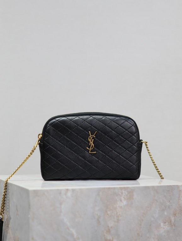 Black gold buckle sheepskin-GABY_Chain BagY this shell bag is so nice Soft and comfortable lambskin, very vintage flavor is also very texture, curved shape exquisite craftsmanship! You can put your keys, lipstick, tissue