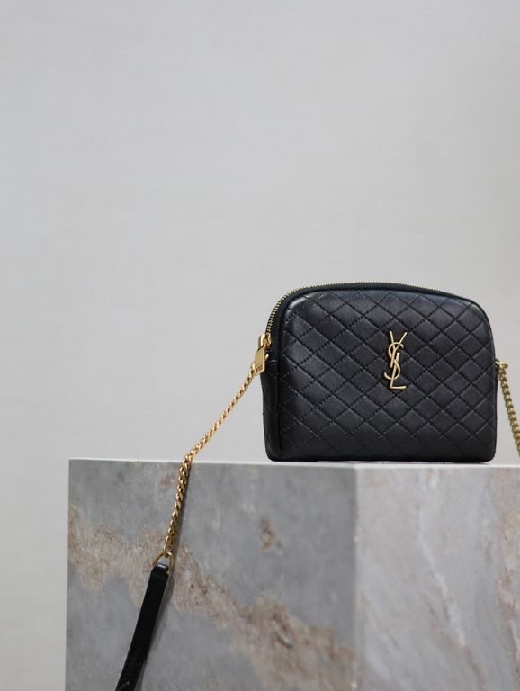 Black gold buckle sheepskin-GABY_Chain BagY this shell bag is so nice Soft and comfortable lambskin, very vintage flavor is also very texture, curved shape exquisite craftsmanship! You can put your keys, lipstick, tissue