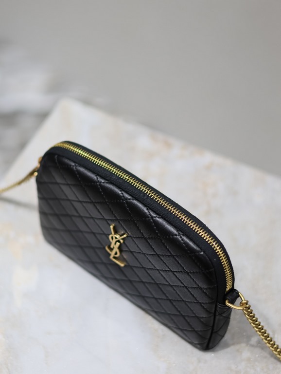 Black gold buckle sheepskin-GABY_Chain BagY this shell bag is so nice Soft and comfortable lambskin, very vintage flavor is also very texture, curved shape exquisite craftsmanship! You can put your keys, lipstick, tissue