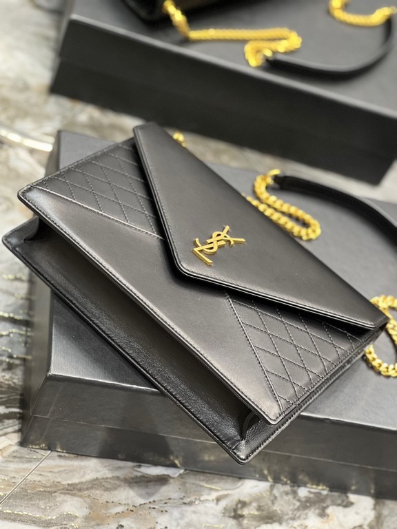 [In stock in seconds]     quilted pattern envelope bag, using Italian lambskin, full leather inside and outside, with fine handmade carefully, exclusive customized metal Y family logo highlights the individuality of the 