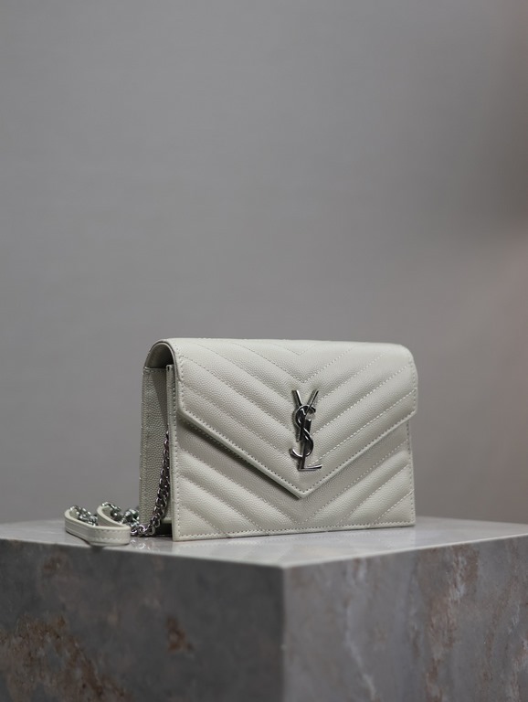 White Silver Buckle Caviar_woc small size envelope bag is coming, when it comes to envelope bag, this one from Y family must have the name! The whole bag is made of Italian cowhide leather, with a three-dimensional shape