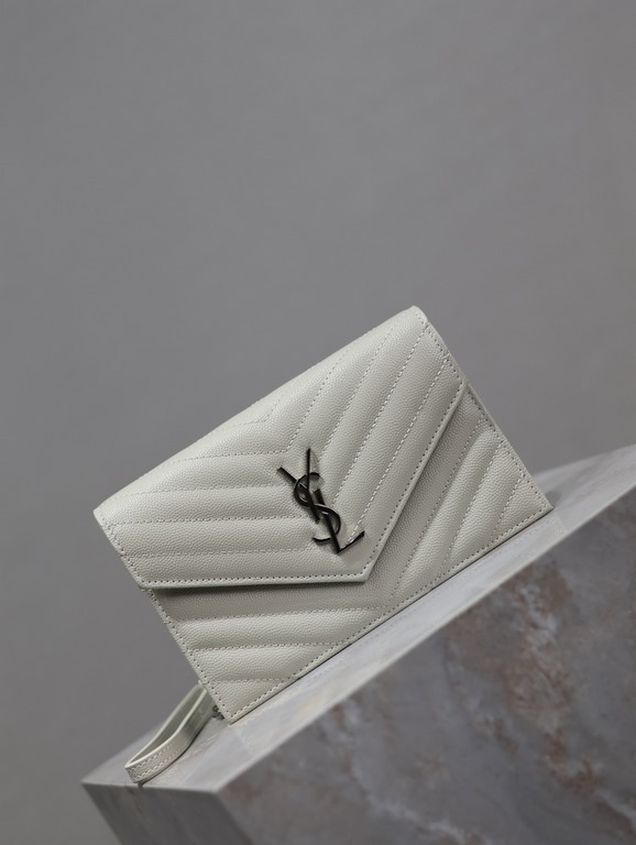 White Silver Buckle Caviar_woc small size envelope bag is coming, when it comes to envelope bag, this one from Y family must have the name! The whole bag is made of Italian cowhide leather, with a three-dimensional shape