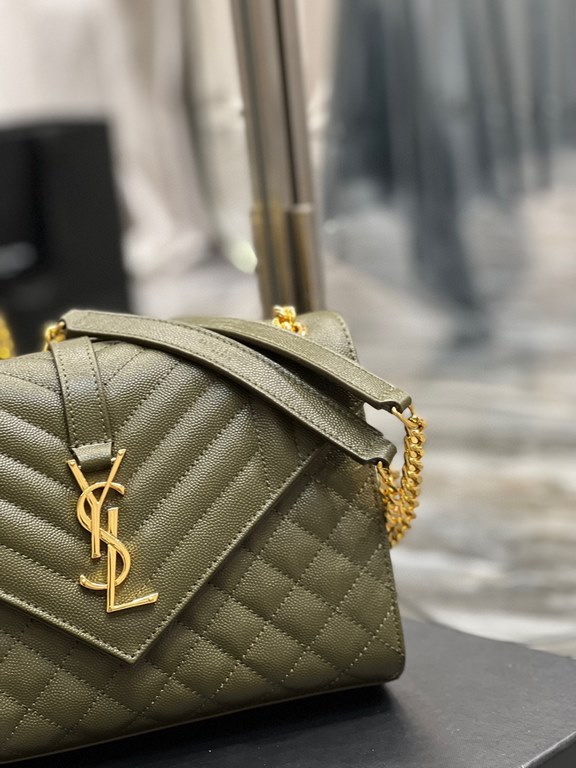 [In stock in seconds]#Envelope #Green with Gold BuckleMedium grain embossed quilted leather envelope bagClassic is timeless, the beauty of the sky V pattern spelling diamond pattern of caviar, Italian cowhide with eye-ca