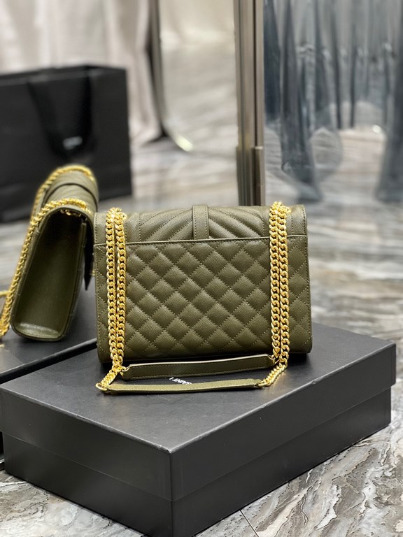 [In stock in seconds]#Envelope #Green with Gold BuckleMedium grain embossed quilted leather envelope bagClassic is timeless, the beauty of the sky V pattern spelling diamond pattern of caviar, Italian cowhide with eye-ca