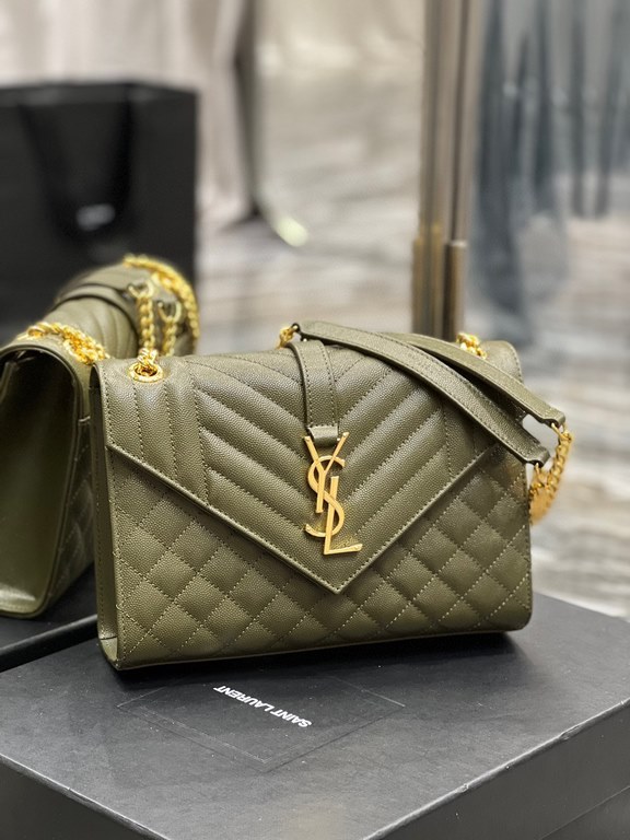 [In stock in seconds]#Envelope #Green with Gold BuckleMedium grain embossed quilted leather envelope bagClassic is timeless, the beauty of the sky V pattern spelling diamond pattern of caviar, Italian cowhide with eye-ca