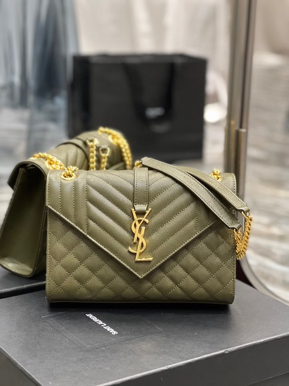 [In stock in seconds]#Envelope #Green with Gold BuckleMedium grain embossed quilted leather envelope bagClassic is timeless, the beauty of the sky V pattern spelling diamond pattern of caviar, Italian cowhide with eye-ca