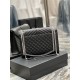 [In stock in seconds]#Envelope# Black with Silver BuckleLarge grained embossed quilted leather envelope bagClassic is timeless, the beauty of the sky V grain quilted diamond caviar pattern, Italian cowhide with eye-catch