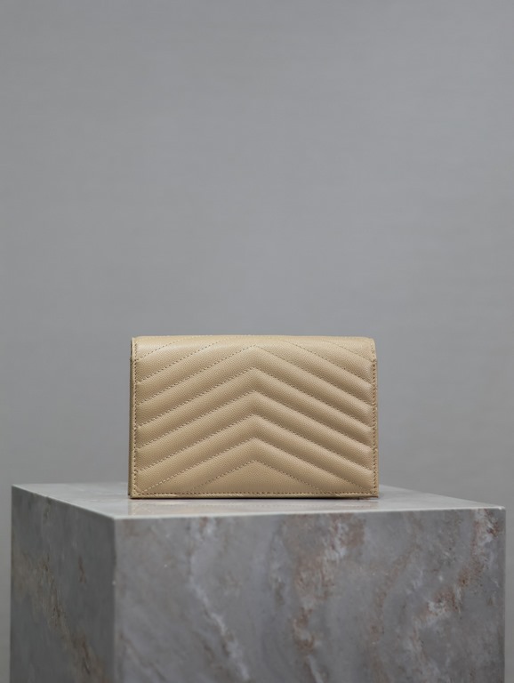 Apricot Gold Buckle Caviar_woc small size envelope bag is coming, when it comes to envelope bag, this one from Y family must have the name! The whole bag is made of Italian cowhide leather, with a three-dimensional shape