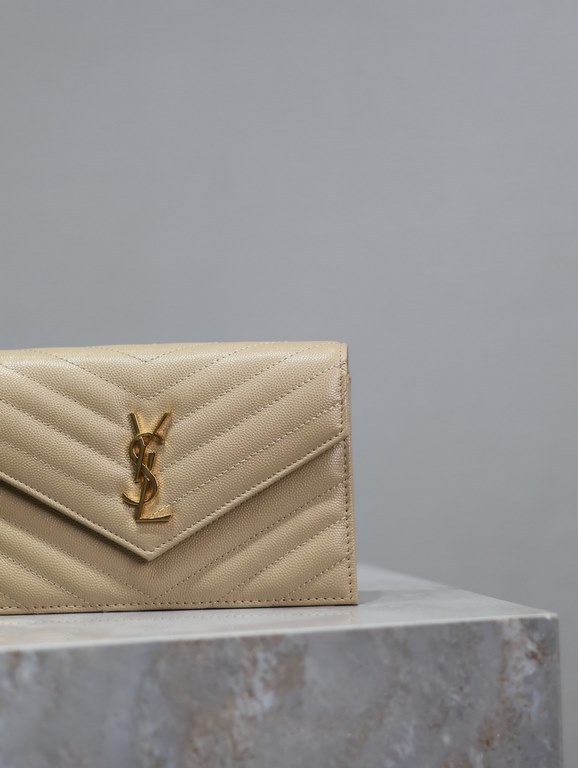 Apricot Gold Buckle Caviar_woc small size envelope bag is coming, when it comes to envelope bag, this one from Y family must have the name! The whole bag is made of Italian cowhide leather, with a three-dimensional shape