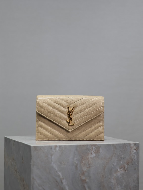 Apricot Gold Buckle Caviar_woc small size envelope bag is coming, when it comes to envelope bag, this one from Y family must have the name! The whole bag is made of Italian cowhide leather, with a three-dimensional shape