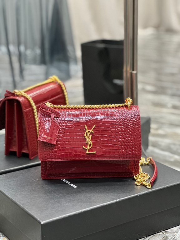 [In stock in seconds]              #Burgundy color with gold buckle #Unbeatable classic model crocodile print sunset bag! Out for such a long time the heat is still unabated, it can be seen that it is loved to an extraor