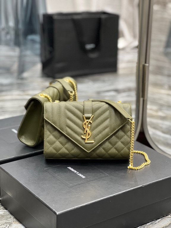 [In stock in seconds]#Envelope #Green with Gold BuckleSmall grained embossed quilted leather envelope bagClassic is timeless, the beauty of the V grain quilted diamond caviar pattern, very wear-resistant, Italian cowhide