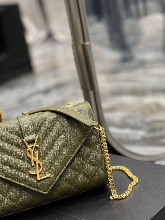 [In stock in seconds]#Envelope #Green with Gold BuckleSmall grained embossed quilted leather envelope bagClassic is timeless, the beauty of the V grain quilted diamond caviar pattern, very wear-resistant, Italian cowhide