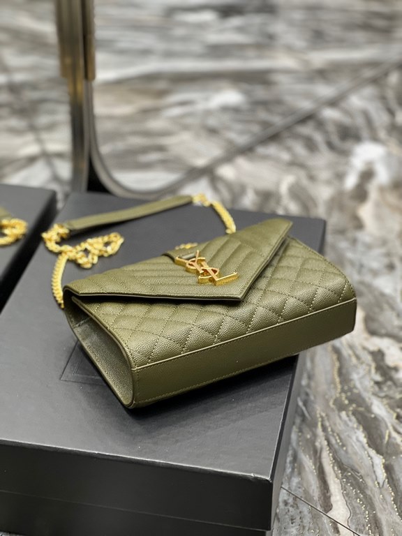 [In stock in seconds]#Envelope #Green with Gold BuckleSmall grained embossed quilted leather envelope bagClassic is timeless, the beauty of the V grain quilted diamond caviar pattern, very wear-resistant, Italian cowhide