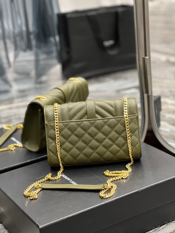 [In stock in seconds]#Envelope #Green with Gold BuckleSmall grained embossed quilted leather envelope bagClassic is timeless, the beauty of the V grain quilted diamond caviar pattern, very wear-resistant, Italian cowhide