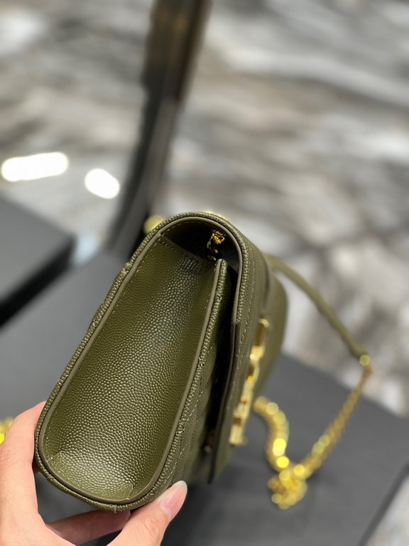 [In stock in seconds]#Envelope #Green with Gold BuckleSmall grained embossed quilted leather envelope bagClassic is timeless, the beauty of the V grain quilted diamond caviar pattern, very wear-resistant, Italian cowhide