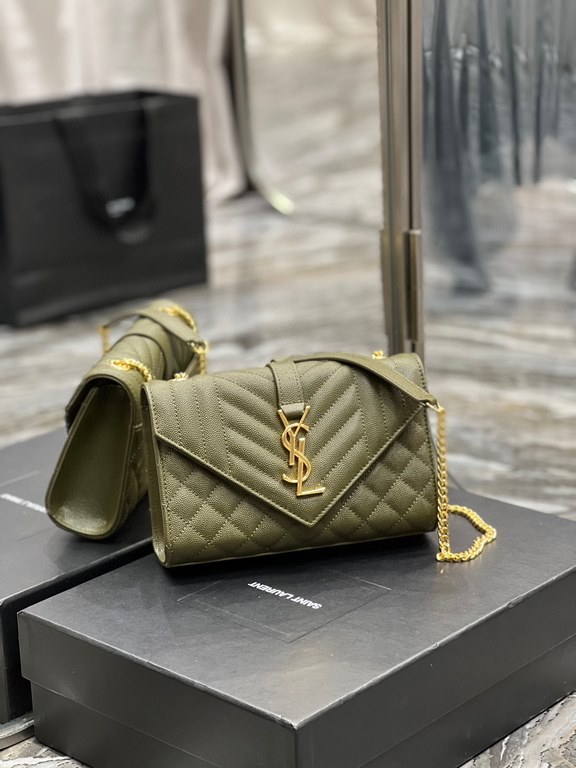 [In stock in seconds]#Envelope #Green with Gold BuckleSmall grained embossed quilted leather envelope bagClassic is timeless, the beauty of the V grain quilted diamond caviar pattern, very wear-resistant, Italian cowhide