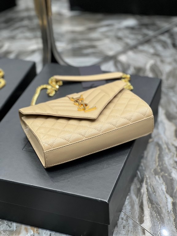 [In stock in seconds]#Envelope# Apricot Gold BuckleSmall grained embossed quilted grain leather envelope bagClassic is timeless, the beauty of the V grain quilted diamond caviar pattern, very wear-resistant, Italian cowh