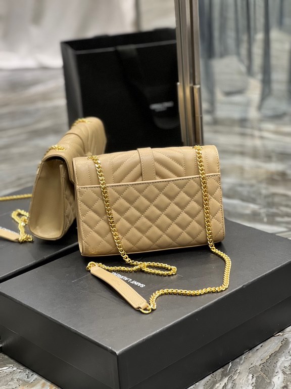 [In stock in seconds]#Envelope# Apricot Gold BuckleSmall grained embossed quilted grain leather envelope bagClassic is timeless, the beauty of the V grain quilted diamond caviar pattern, very wear-resistant, Italian cowh