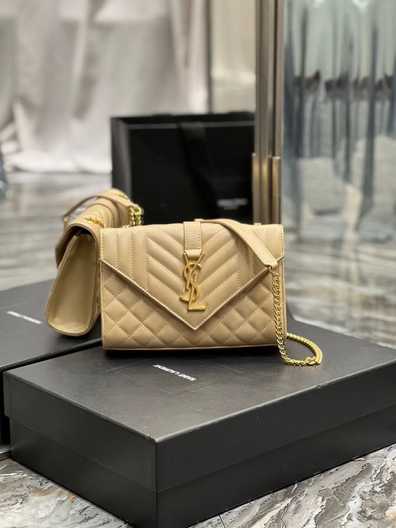 [In stock in seconds]#Envelope# Apricot Gold BuckleSmall grained embossed quilted grain leather envelope bagClassic is timeless, the beauty of the V grain quilted diamond caviar pattern, very wear-resistant, Italian cowh