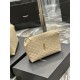 Gaby quilted cosmetic bagclutch _Simple and generousclean appearance at a glance is particularly handsome and cool!The whole bag inside and outside are carefully crafted with imported Italian lambskin, which is extremely